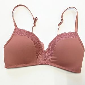Marilyn Monroe mauve lace trim bra